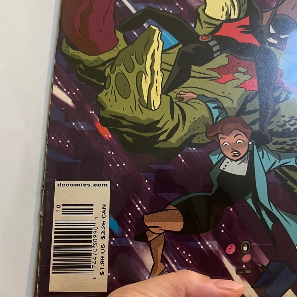 #0909+ The Manhattan Guardian Comic Book & Batman Beyond - Picture 5 of 5